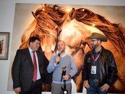Creative Director Florian Figge bei seiner Dankesrede vor dem internationalen Publikum beim Equus Filmfestival in New York. Copyright: Diana DeRosa Photography
